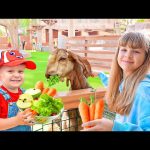 Diana & Roma feed the Animals at the Emirates Park Zoo